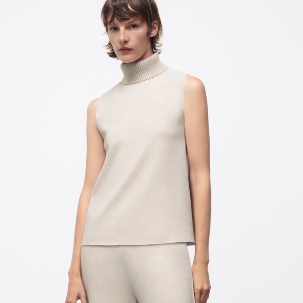 Zara Sleeveless Turtleneck - Soft Top Size M